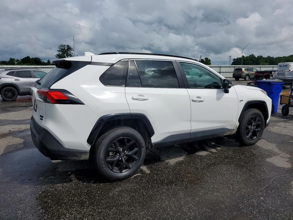 2021 TOYOTA RAV4 XLE 3