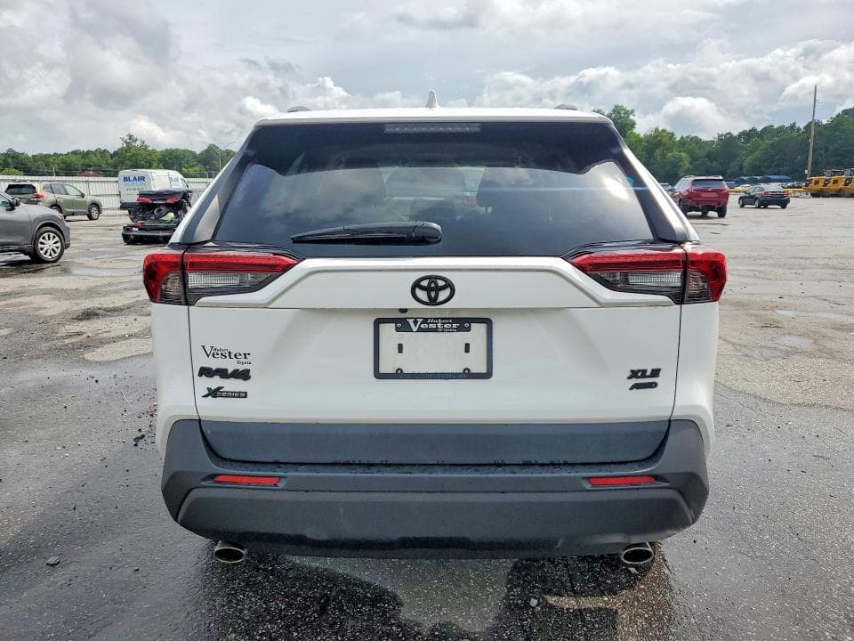 2021 TOYOTA RAV4 XLE 6