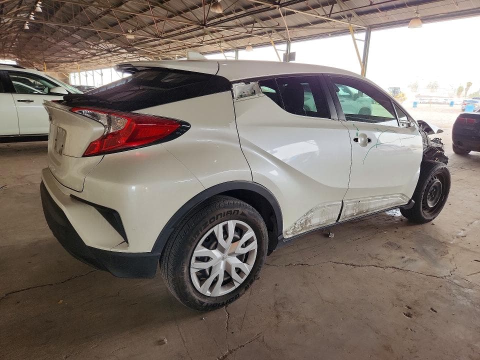 2021 TOYOTA C-HR LE 3