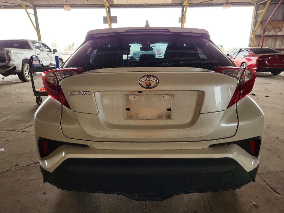 2021 TOYOTA C-HR LE 6