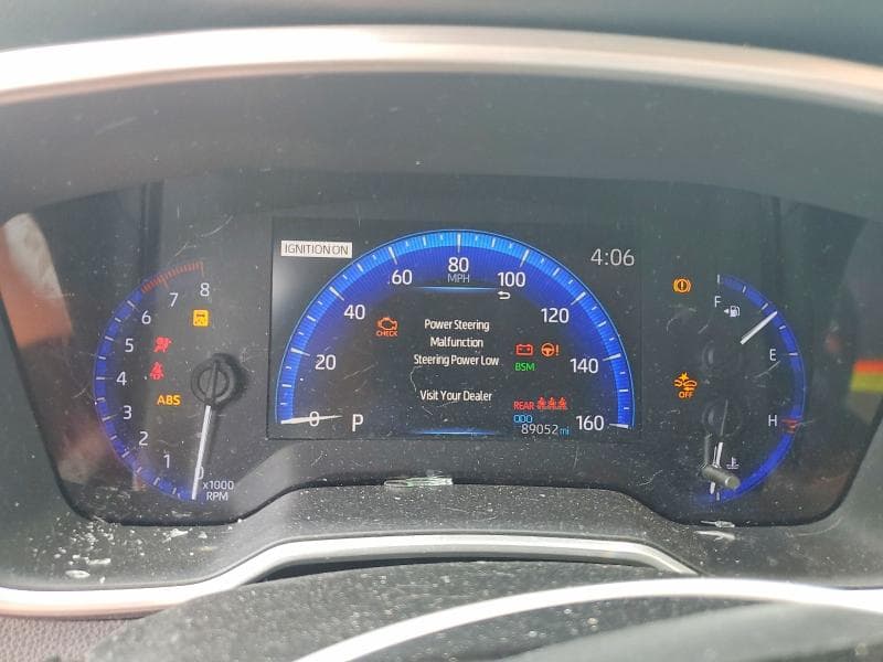 2020 TOYOTA COROLLA XLE 9