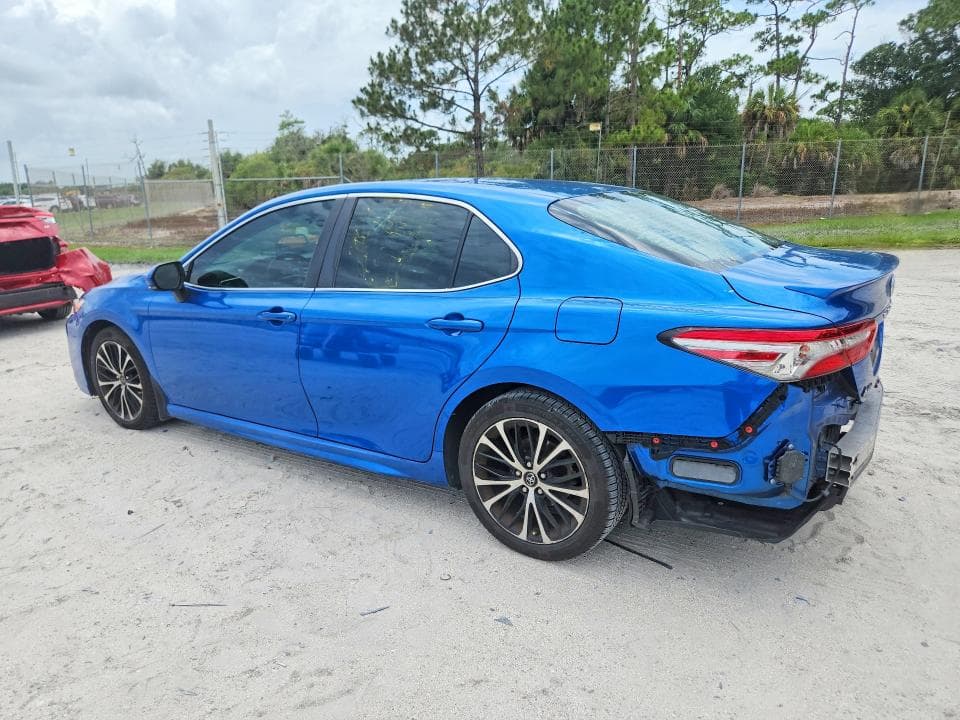 2018 TOYOTA CAMRY SE 2