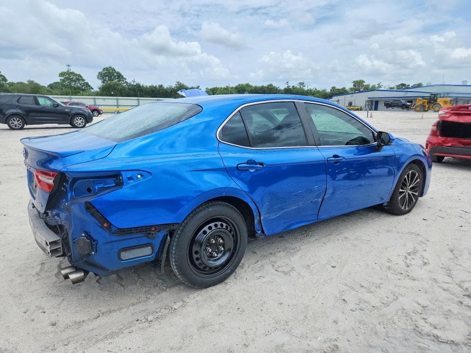 2018 TOYOTA CAMRY SE 3