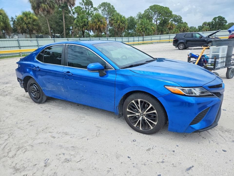 2018 TOYOTA CAMRY SE 4