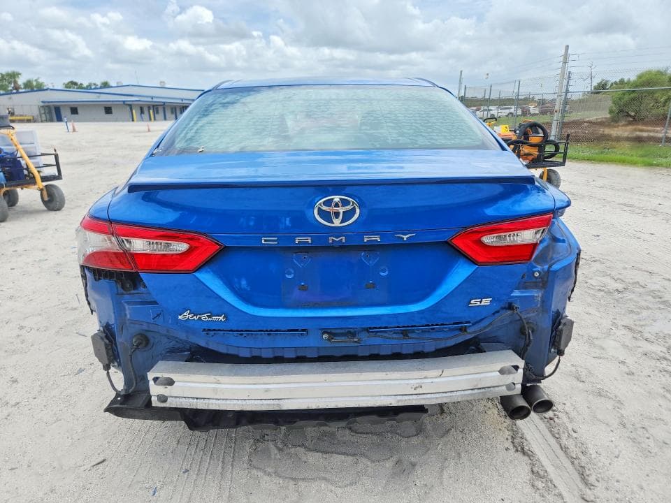 2018 TOYOTA CAMRY SE 6