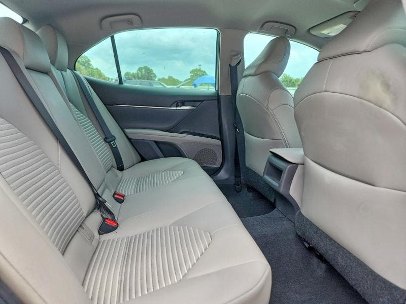 2018 TOYOTA CAMRY SE 10