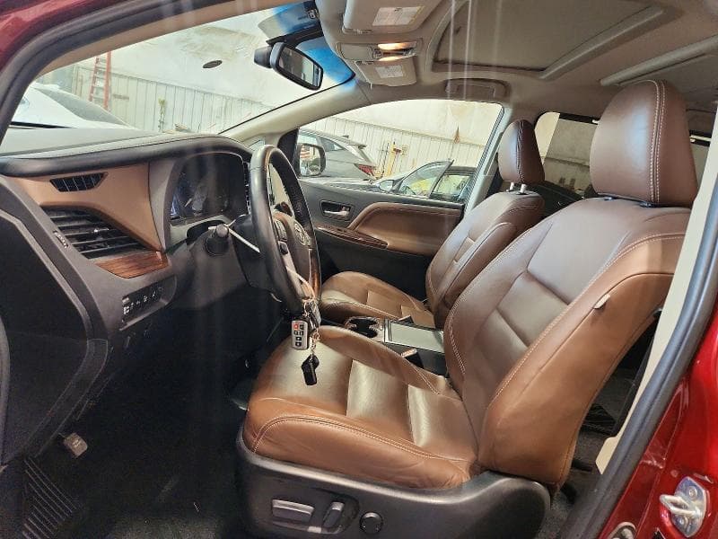 2017 TOYOTA SIENNA LIMITED PREMIUM 7-PASSENGER 7