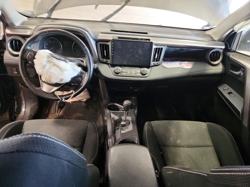 2017 TOYOTA RAV4 XLE 8