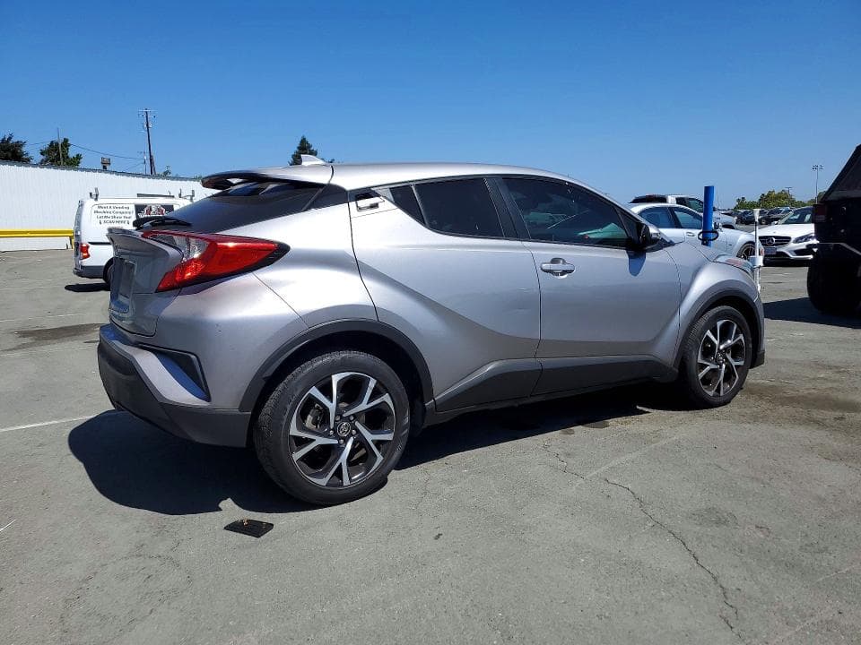 2018 TOYOTA C-HR XLE 3