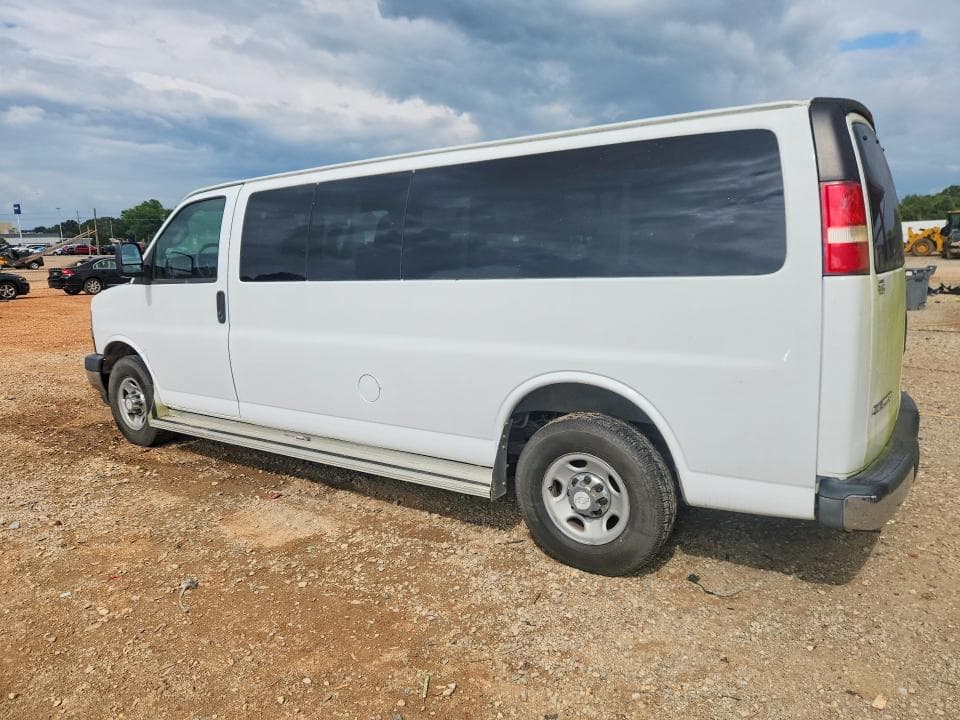 2017 CHEVROLET EXPRESS G3500 LT 2