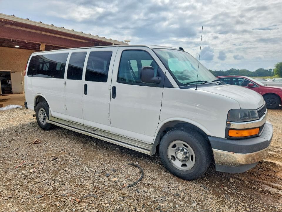 2017 CHEVROLET EXPRESS G3500 LT 4