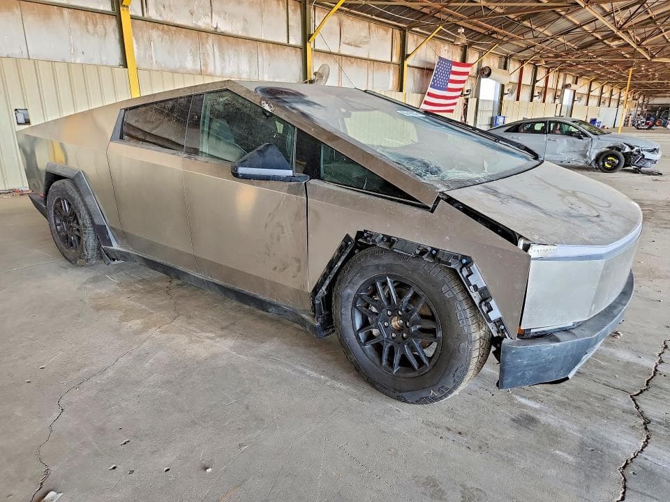 2025 TESLA CYBERTRUCK 4