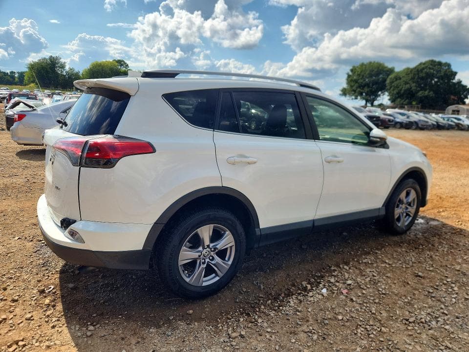 2017 TOYOTA RAV4 XLE 3