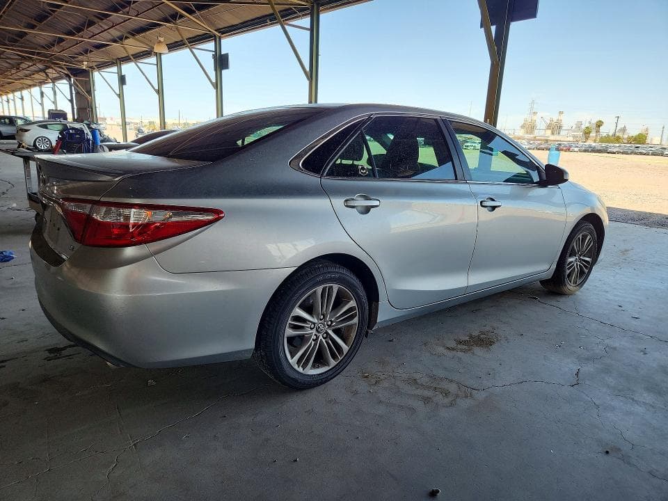 2017 TOYOTA CAMRY SE 3