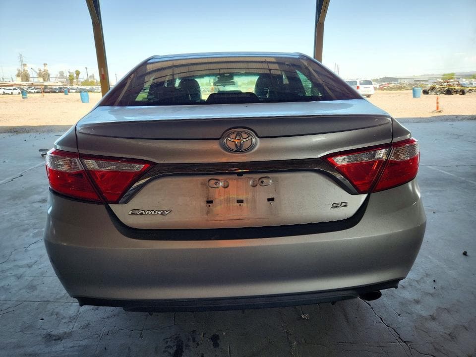 2017 TOYOTA CAMRY SE 6