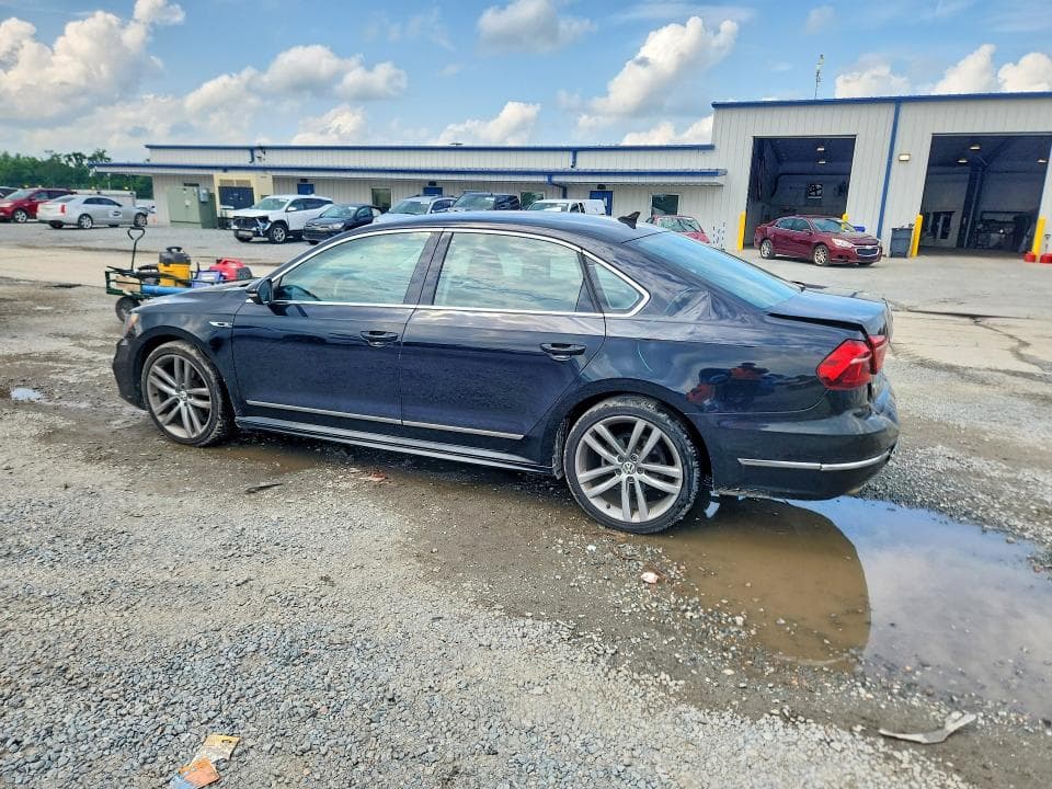 2017 VOLKSWAGEN PASSAT R-LINE 2