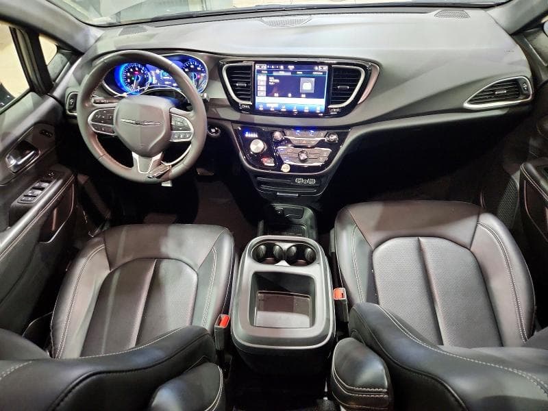2025 CHRYSLER PACIFICA SELECT 8