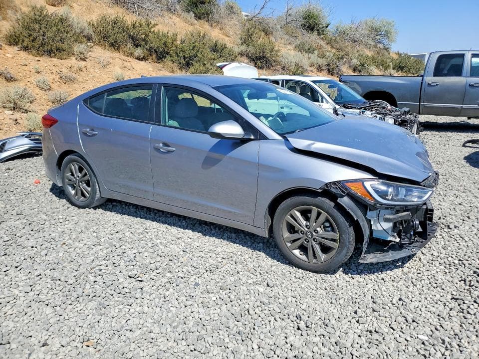 2017 HYUNDAI ELANTRA SE 4