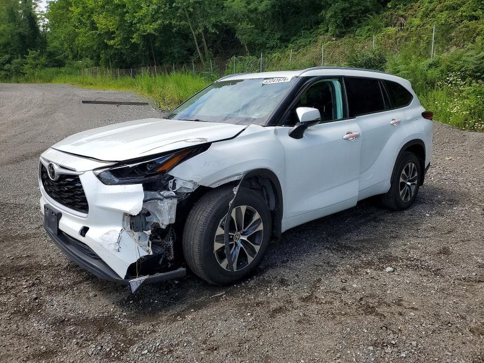 2022 TOYOTA HIGHLANDER XLE - 1