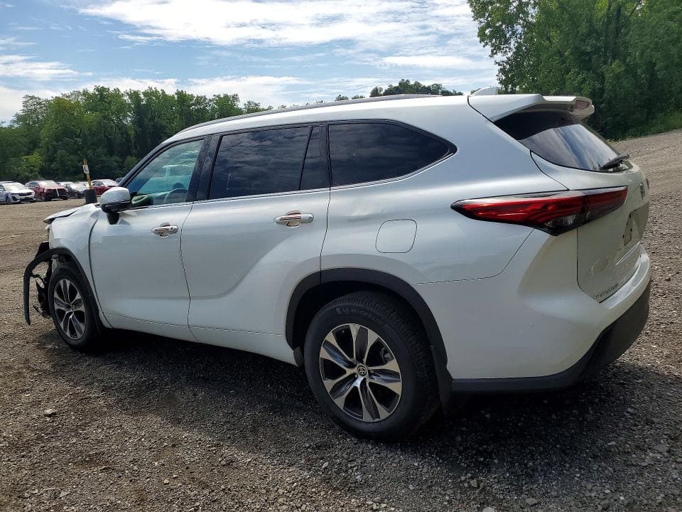 2022 TOYOTA HIGHLANDER XLE 2
