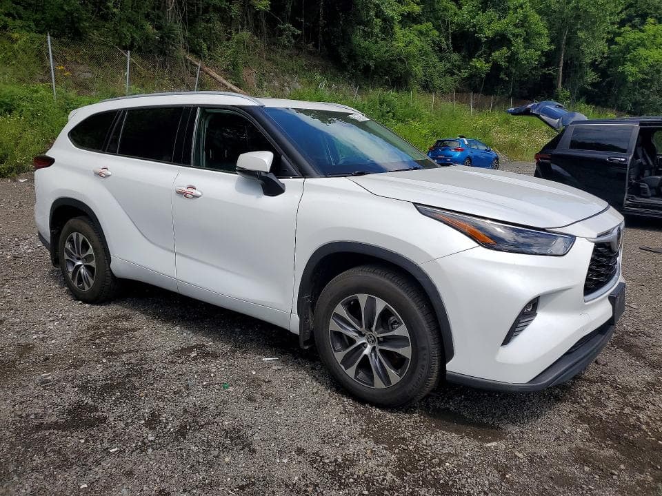 2022 TOYOTA HIGHLANDER XLE 4