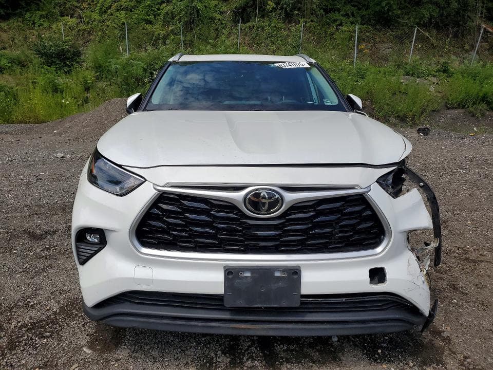 2022 TOYOTA HIGHLANDER XLE 5