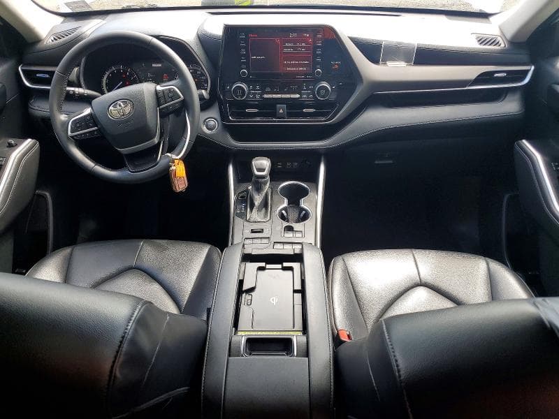 2022 TOYOTA HIGHLANDER XLE 8