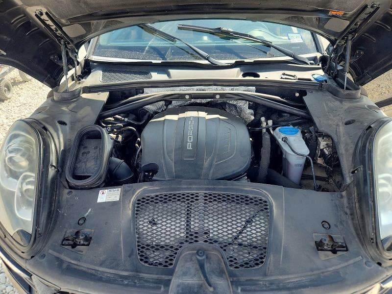 2017 PORSCHE MACAN 11