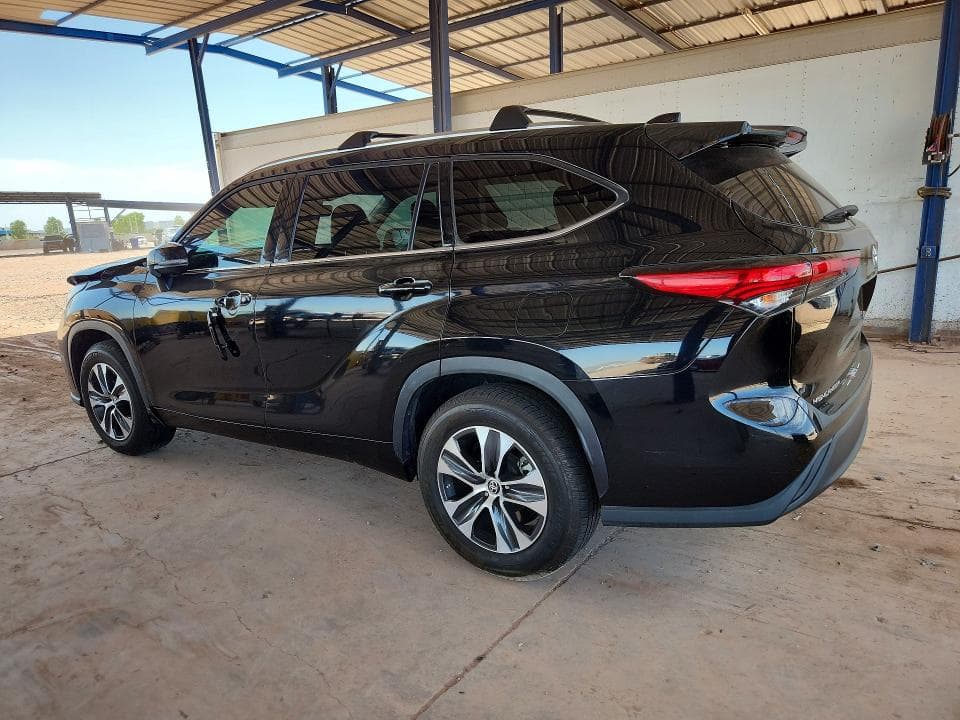 2021 TOYOTA HIGHLANDER XLE 2