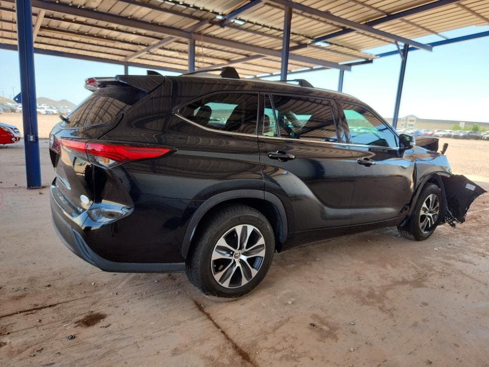 2021 TOYOTA HIGHLANDER XLE 3