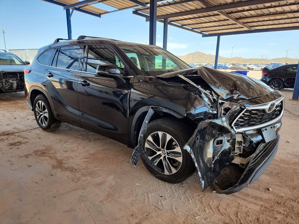 2021 TOYOTA HIGHLANDER XLE 4
