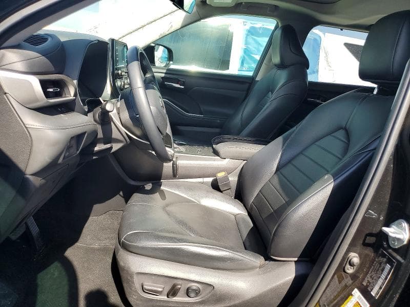 2021 TOYOTA HIGHLANDER XLE 7