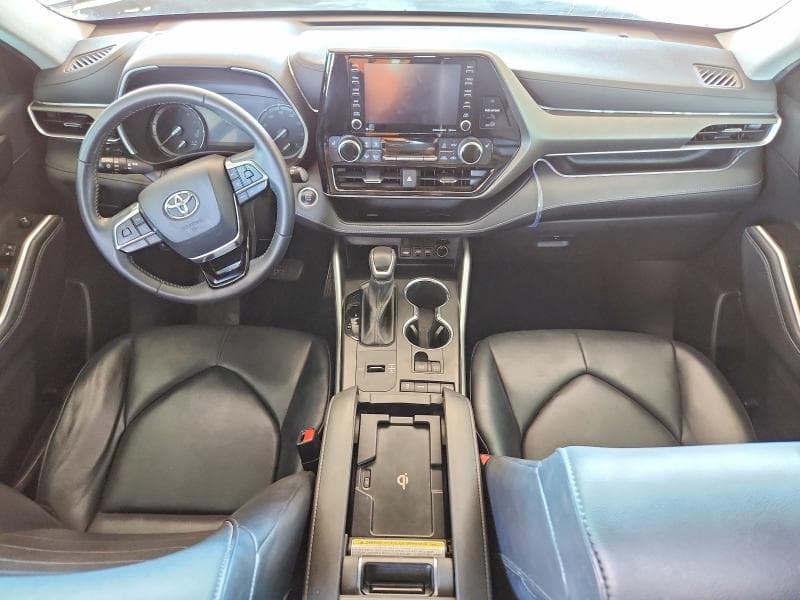 2021 TOYOTA HIGHLANDER XLE 8