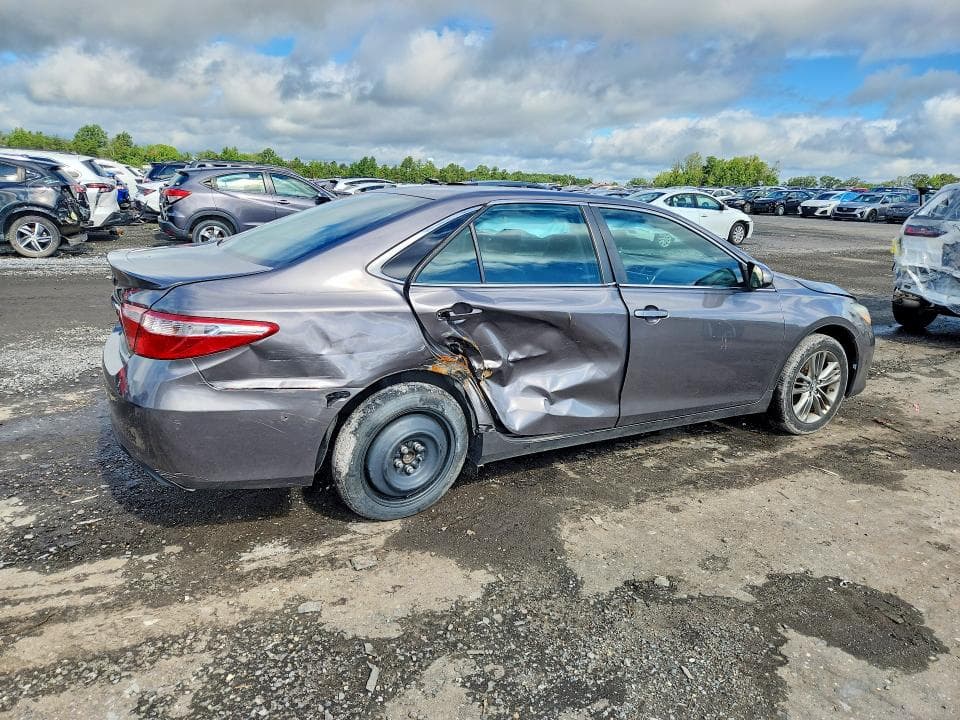 2017 TOYOTA CAMRY SE 3