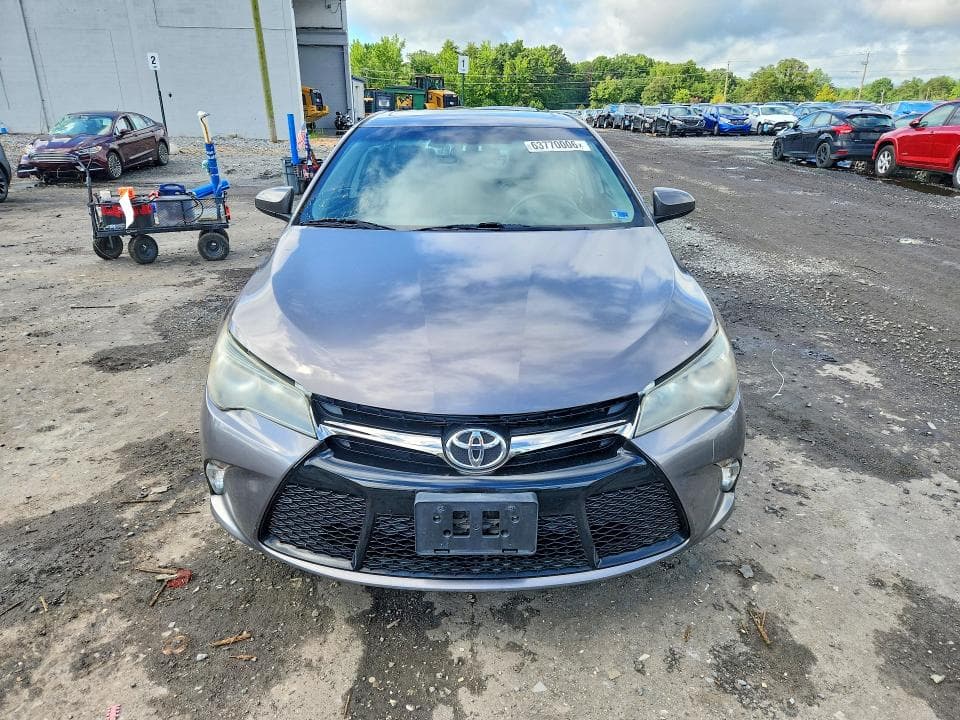 2017 TOYOTA CAMRY SE 5