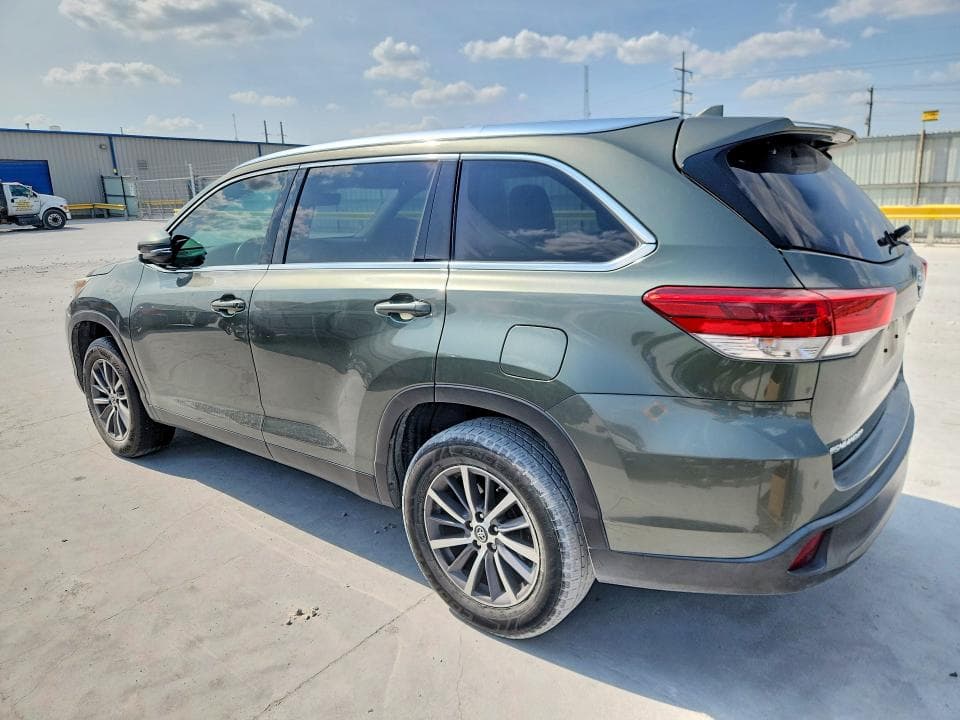 2019 TOYOTA HIGHLANDER XLE 2