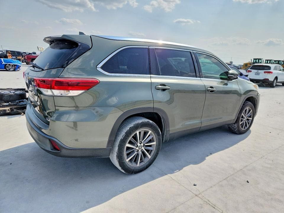 2019 TOYOTA HIGHLANDER XLE 3