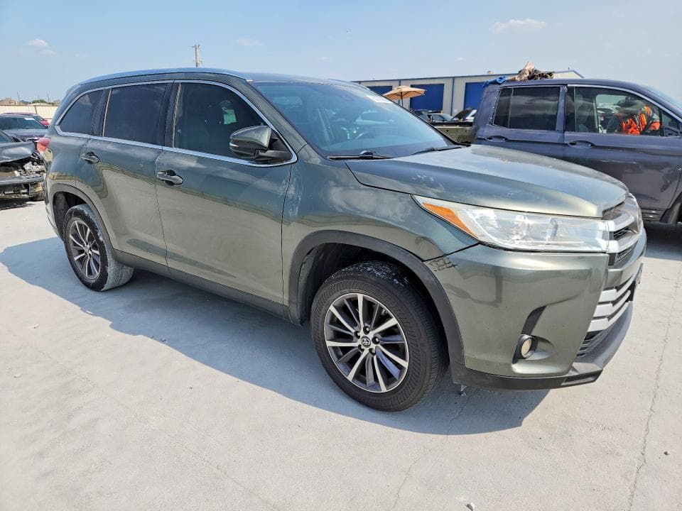 2019 TOYOTA HIGHLANDER XLE 4