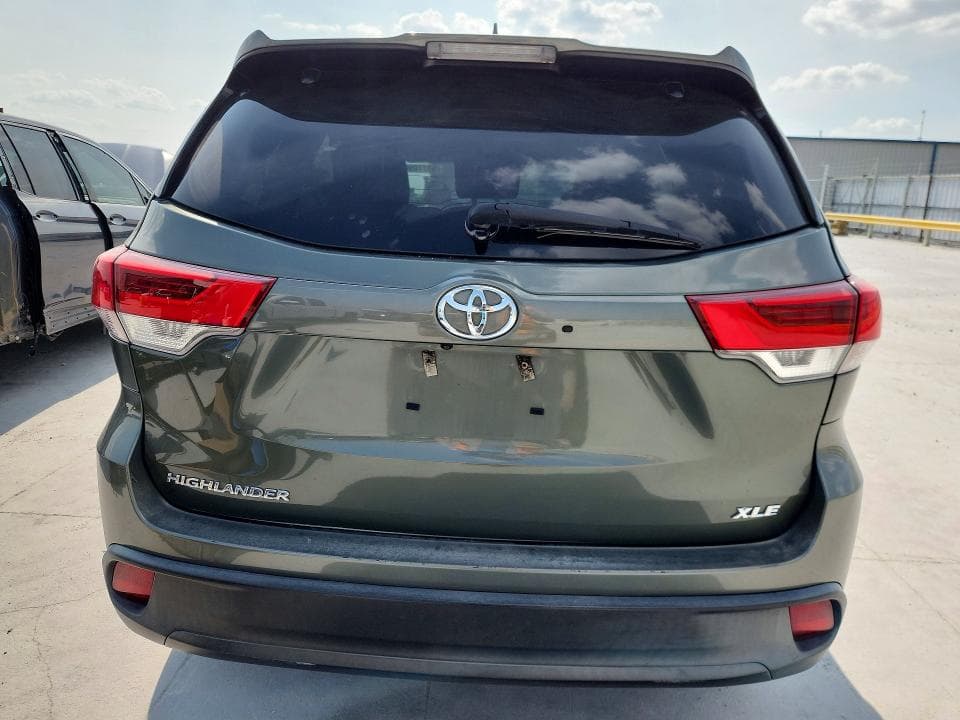 2019 TOYOTA HIGHLANDER XLE 7