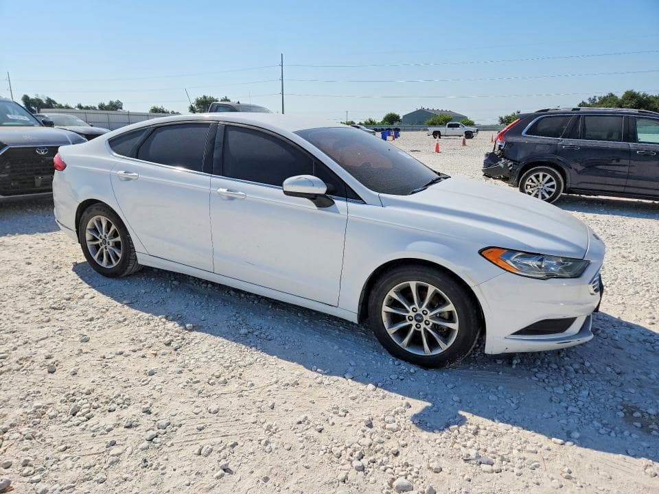 2017 FORD FUSION SE 4