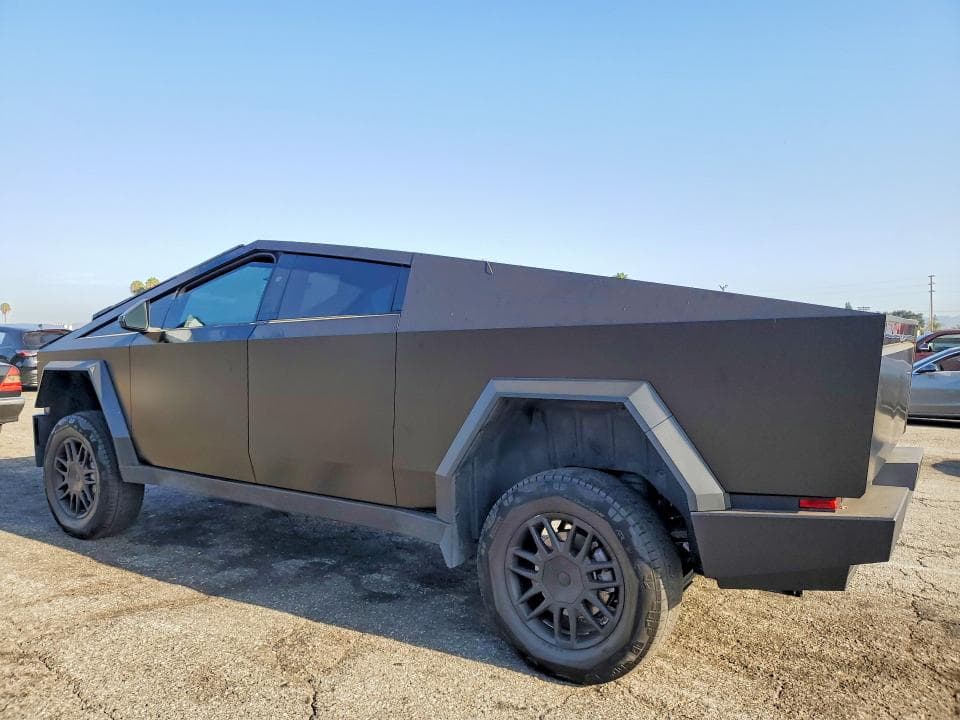 2024 TESLA CYBERTRUCK 2