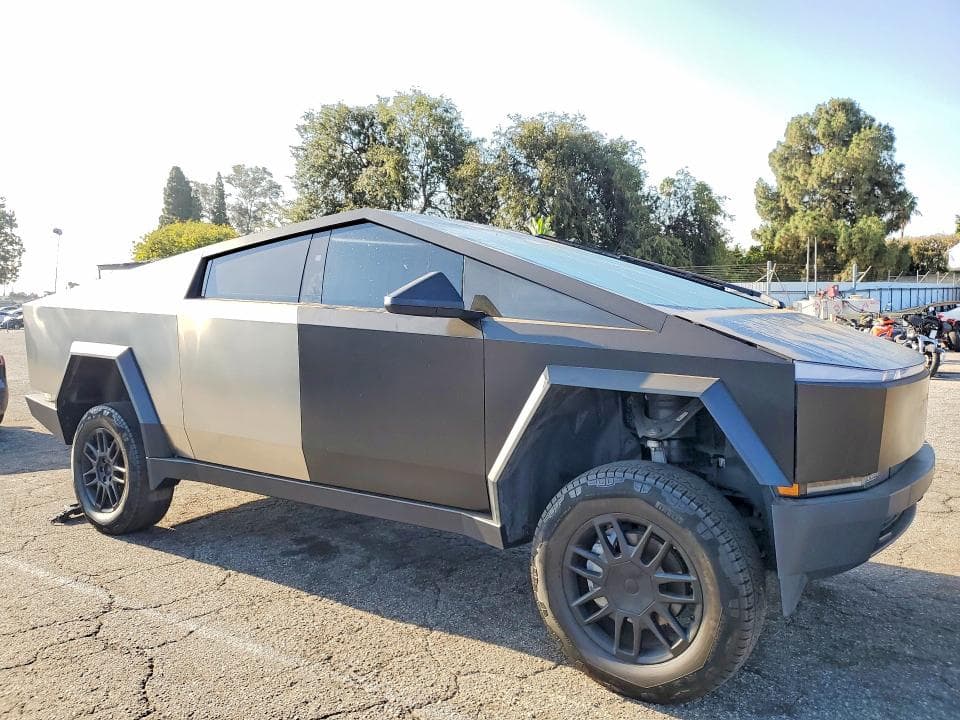 2024 TESLA CYBERTRUCK 4