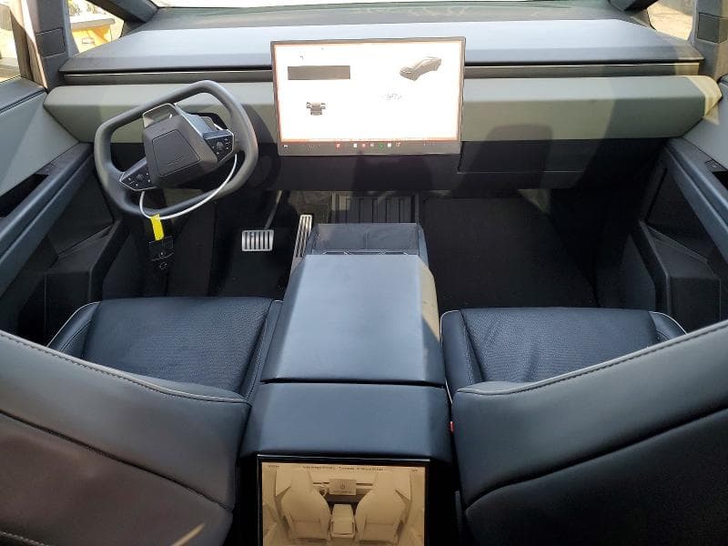 2024 TESLA CYBERTRUCK 8