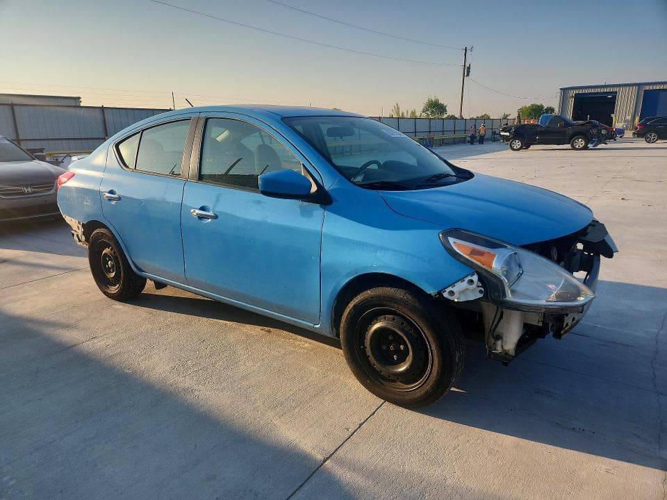 2018 NISSAN VERSA SV 4