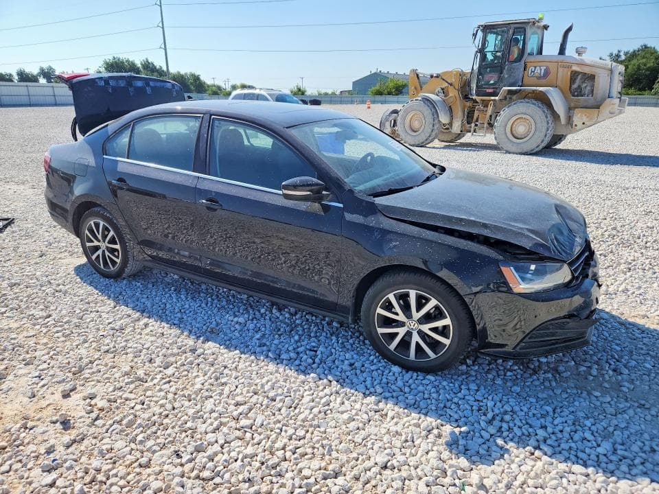 2017 VOLKSWAGEN JETTA SE 4
