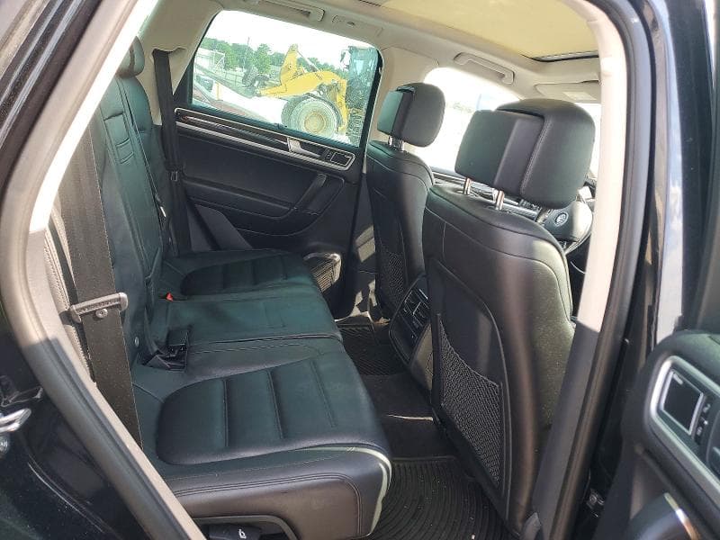 2017 VOLKSWAGEN TOUAREG EXECUTIVE 11