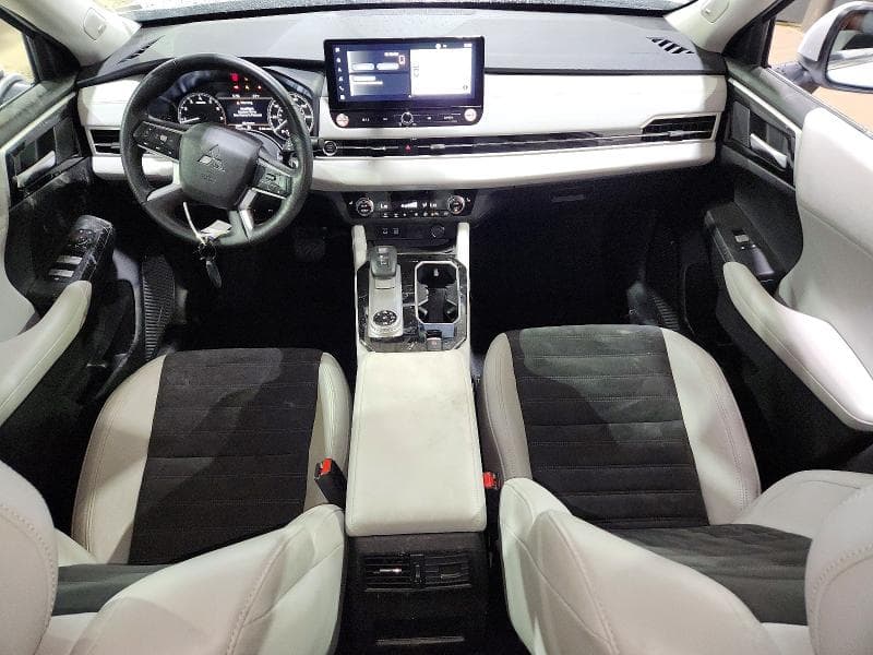 2025 MITSUBISHI OUTLANDER SE 8