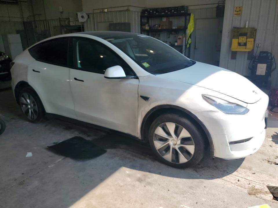 2023 TESLA MODEL Y 4
