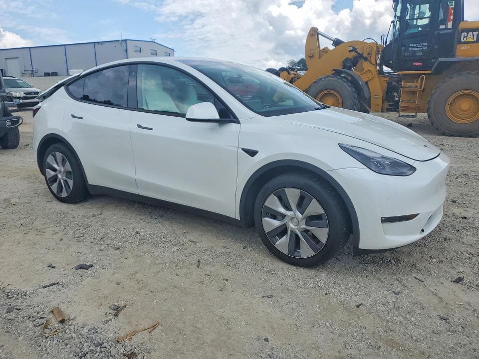 2023 TESLA MODEL Y 4