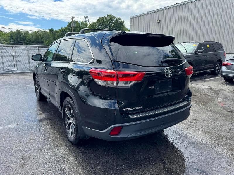 2018 TOYOTA HIGHLANDER LE 2